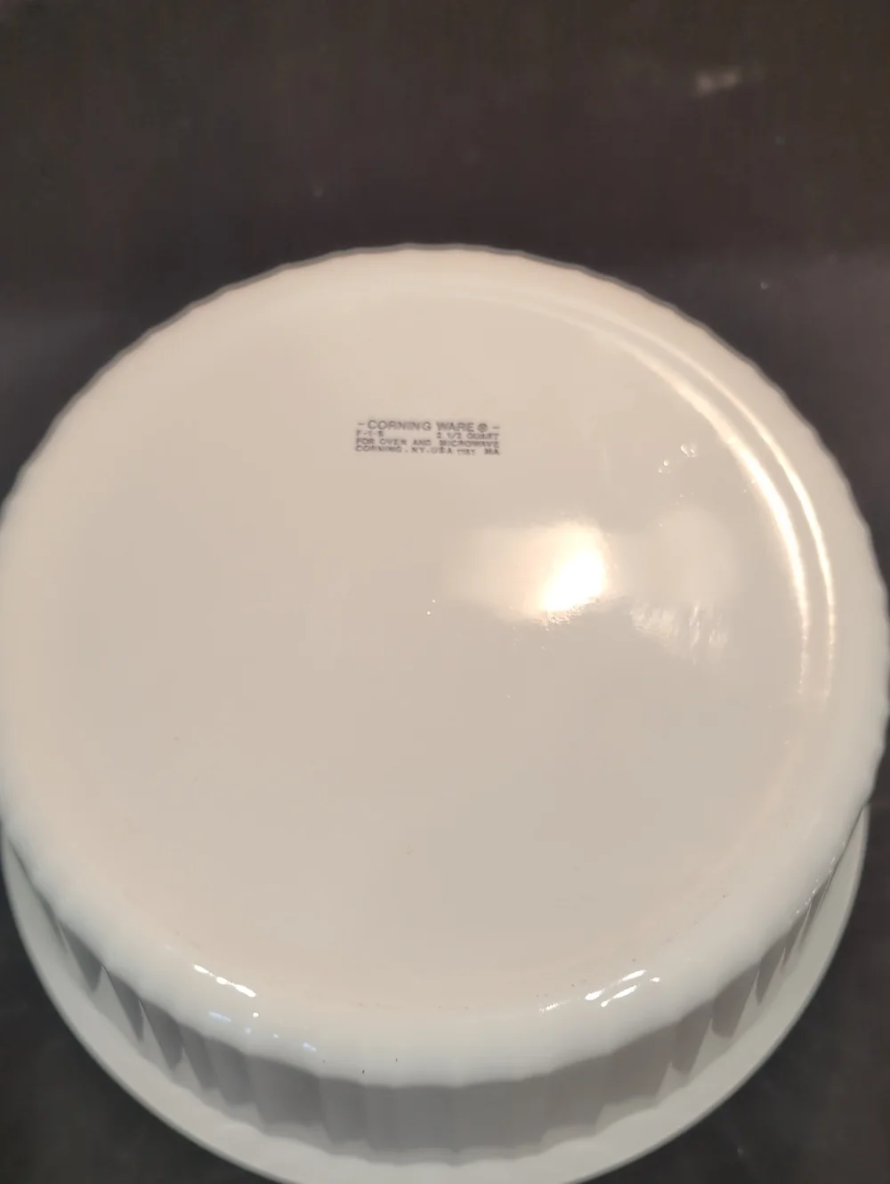 Corningware / Corning Ware French White 2.5 Quart Casserole Bowl With Glass Lid